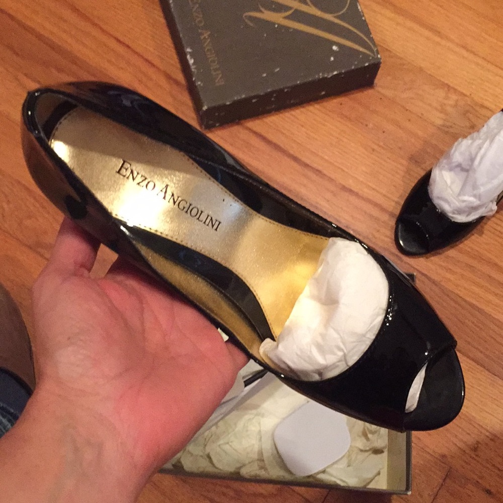 Open toe patten leather pumps Enzo Angiolini